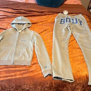 Body by Tracy 2 piece sweat suit. Hoodie amd sweats!